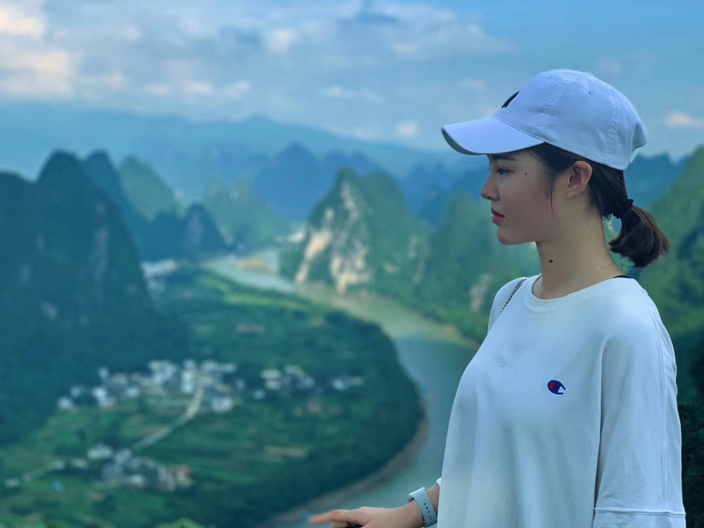 周云亦作品《水秀山明》在上海字画艺术中心展览