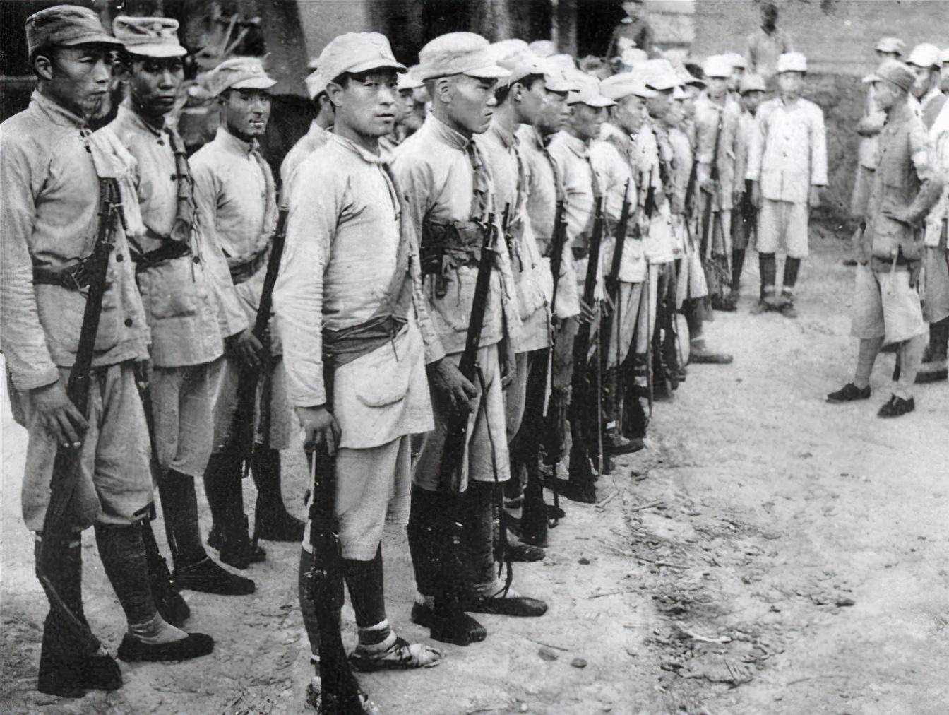 原创            同样是踩坏庄稼，朱德与曹操的做法，境界高下立判