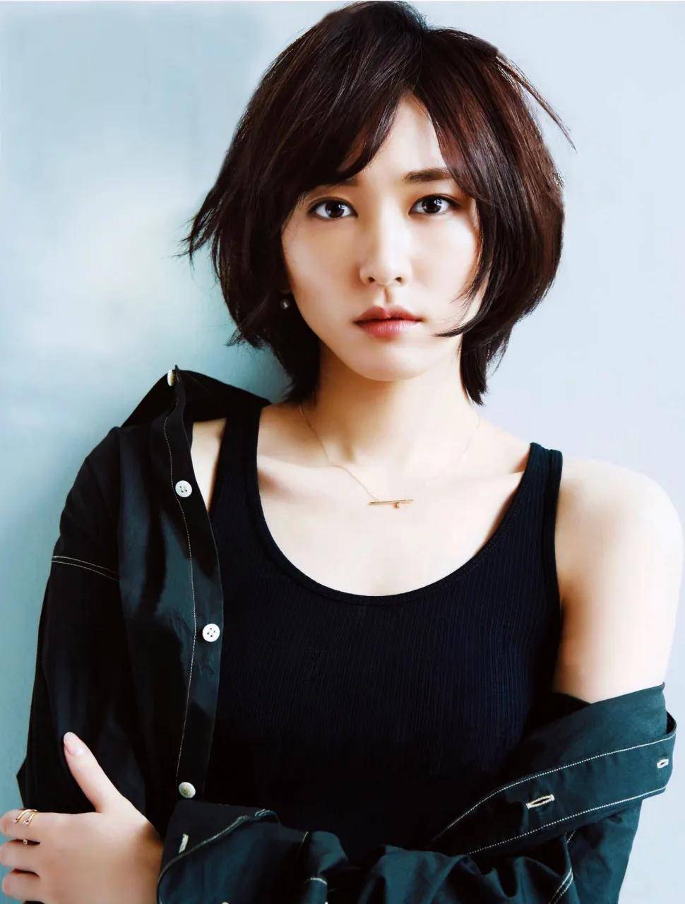 原创            “日本国民老婆”新垣结衣靓丽美图！雪肤玉貌太性感撩人