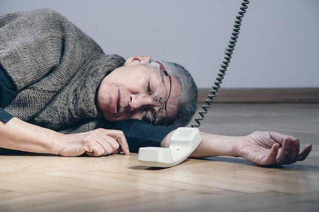 医生劝诫：50岁后，不想被脑梗折磨瘫痪半生，这5个习惯要养成！