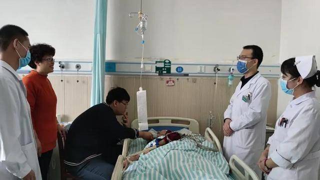 医生提醒：不想患高尿酸，尽量少吃这4种食物，很多人每天都在吃