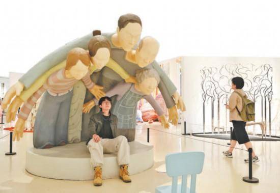 “00后”的艺术世界绚丽又大胆