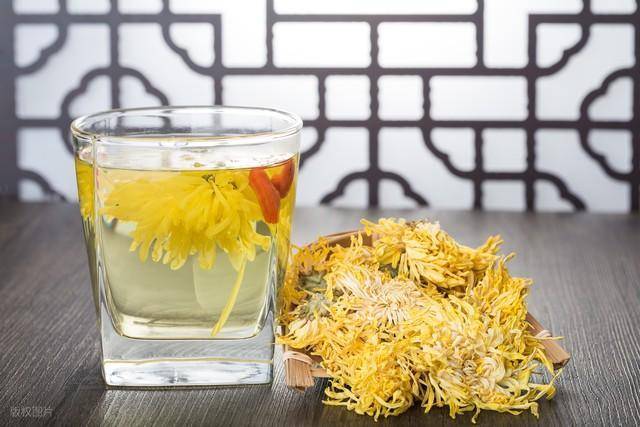 肝火旺的救星来了！这几款养肝降火茶，喝出好气色！