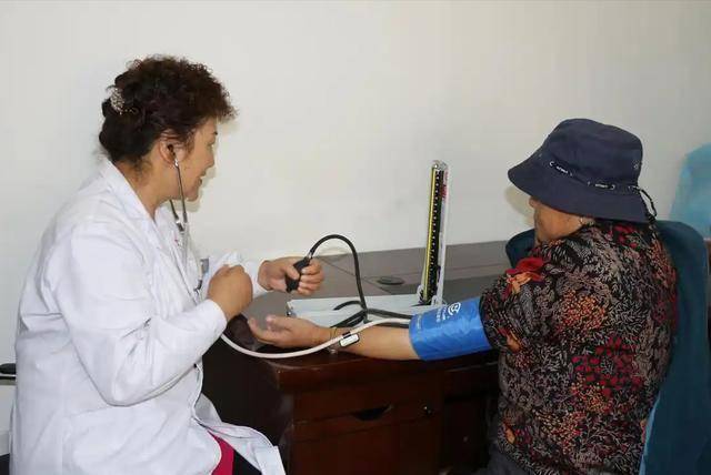 医生实话：血压稳定不只靠吃药和饮食，真正要做好的是这4件事