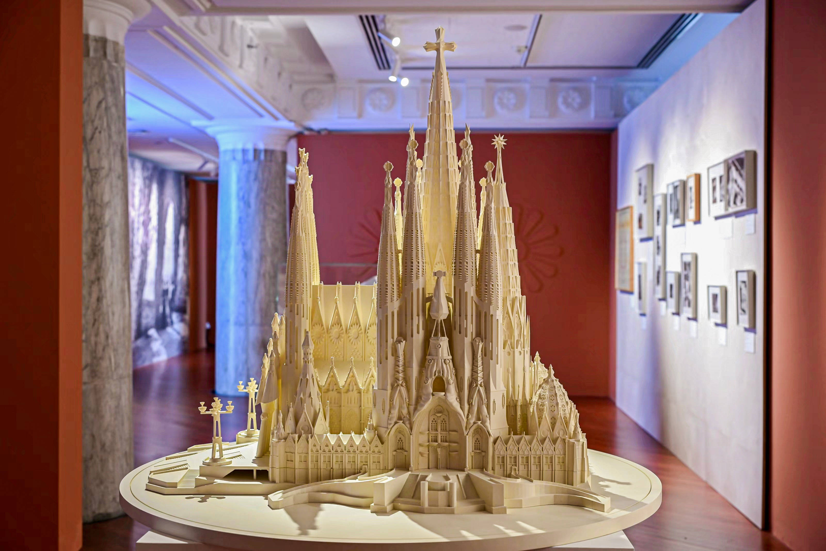 黄浦江畔看高迪：上海举办“2025西班牙艺术季”