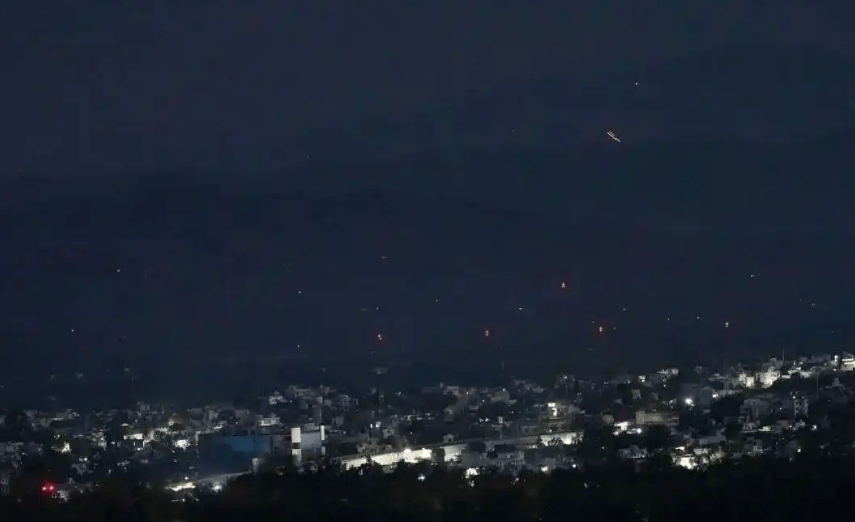 突发！中资大坝被炸后印巴致电中国，王毅21字定调，局势严峻