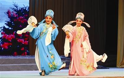 “一喜一悲”黄梅传奇 座无虚席“吴琼魅力”