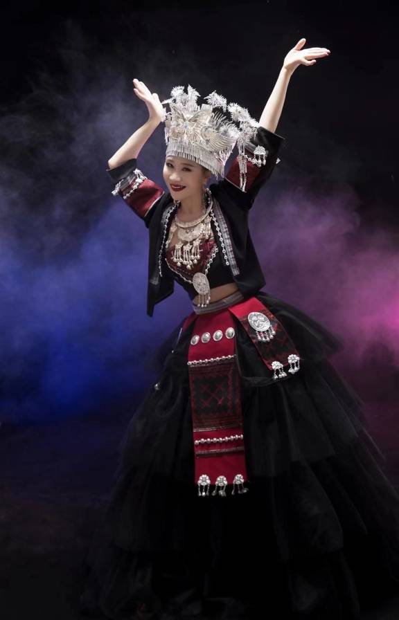 中国著名歌舞导演夏冰：歌舞注解花山神，霓裳漫卷九黎云