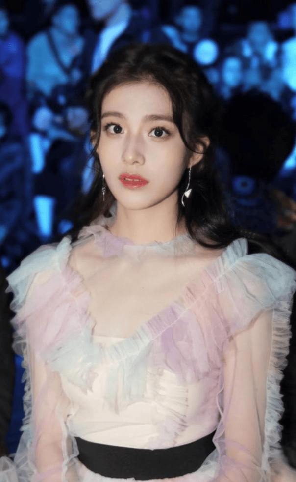 原创            钟丽丽生日直播为《无限超越班》团队争取资源引关注