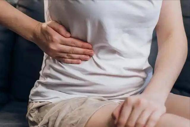 天气变热，医生提醒：患有脂肪肝的朋友，晚上牢记二不吃二不做！