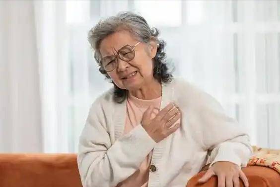 医生透露：总是心律不齐，却活到80岁无心梗，这4个习惯坚持一生