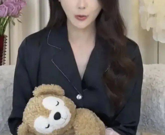 甘薇官宣与贾跃亭离婚，分得40亿补偿？