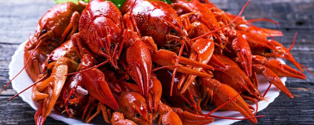 吃小龙虾中毒症状：恶心呕吐、腹痛腹泻、头痛