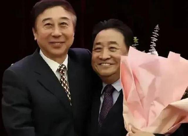 原创            传统相声界乌烟瘴气，冯巩为啥不管只顾拍段子，姜昆就是前车之鉴