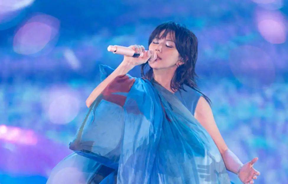 原创            肖战现身孙燕姿演唱会，追星现场感动全场！