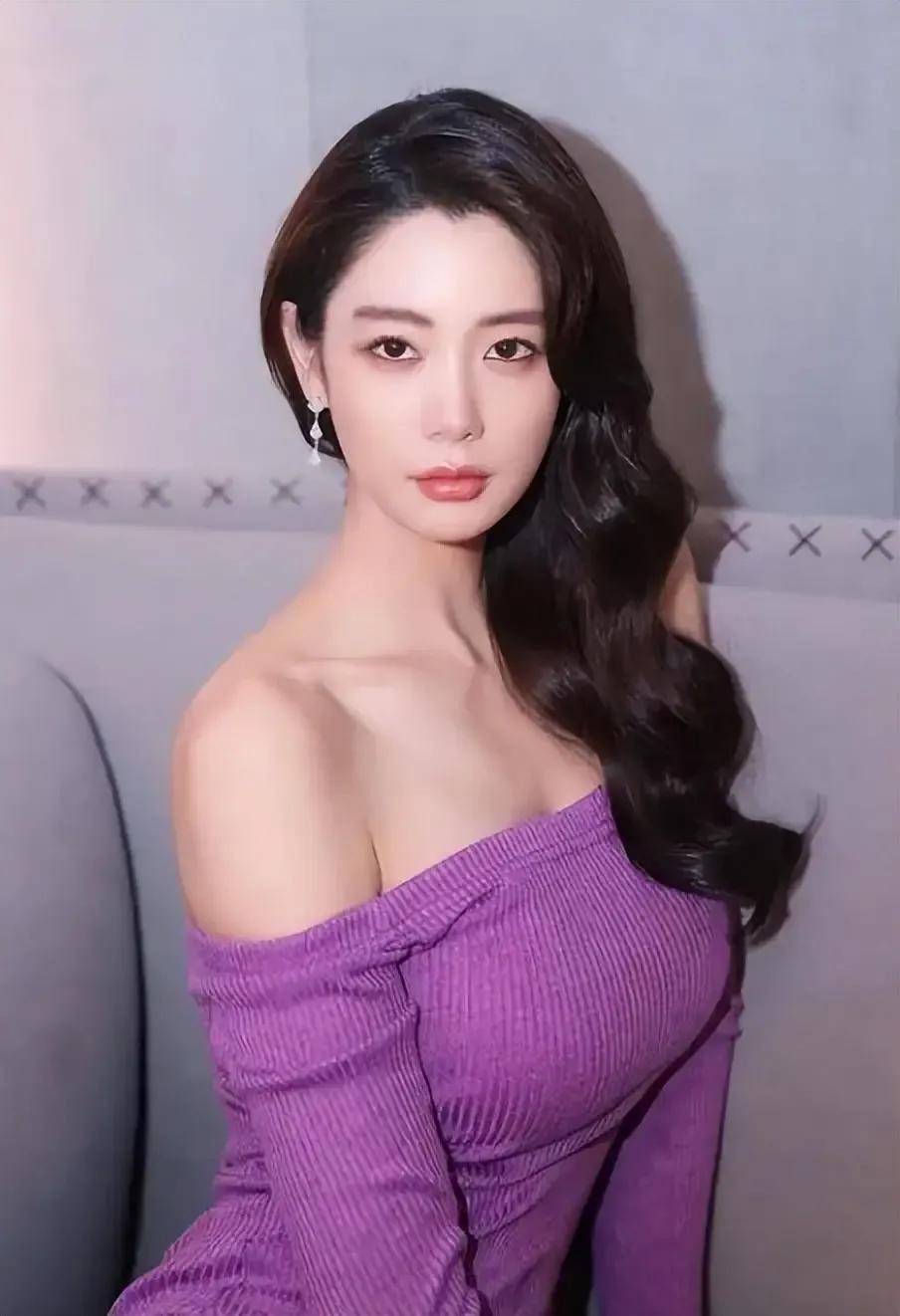 亚洲第一美女克拉拉超靓写真！她魔鬼身材性感火辣