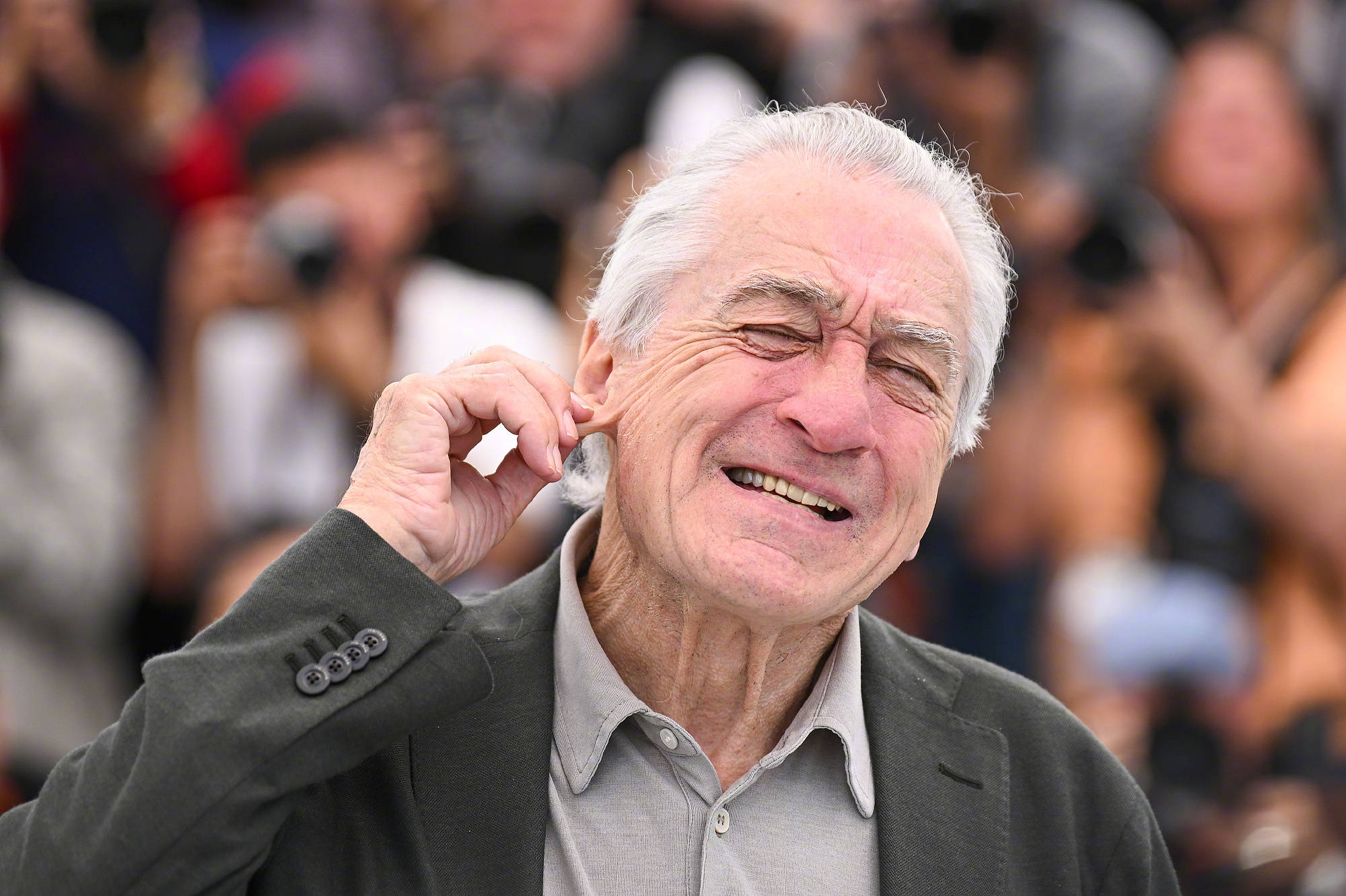 罗伯特·德尼罗亮相戛纳电影节 领取荣誉金棕榈奖