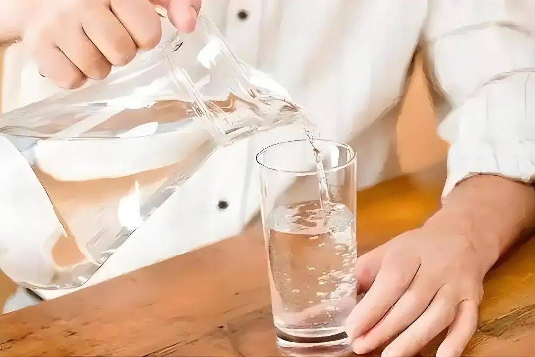 痛风总复发，每天做好七件事阻断疼痛发作，痛风专家周桂兰教你！