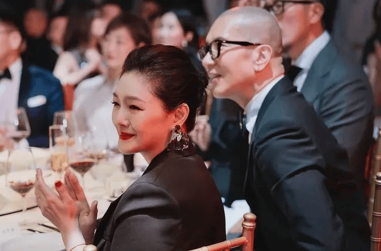 原创            具俊晔近况曝光！为大S守丧百天不愿离台：想跟她待同一片天空下