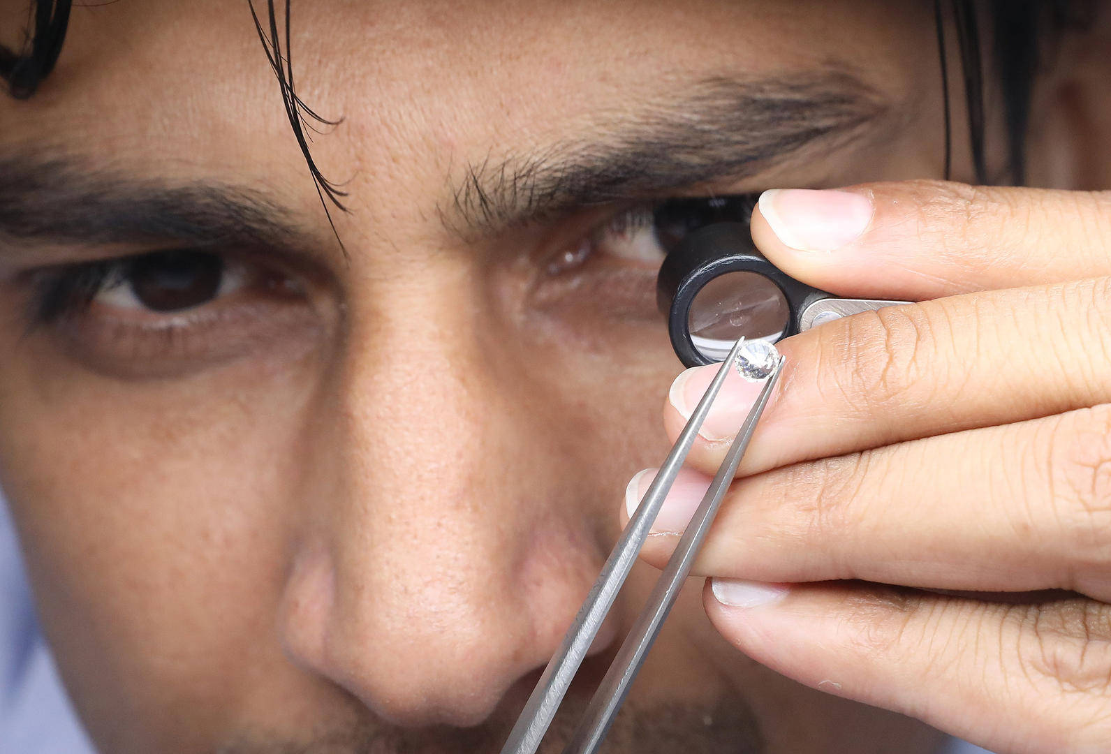 “对等关税”冲击印度钻石业：全球最大钻石加工中心停摆，已有工人打算转行