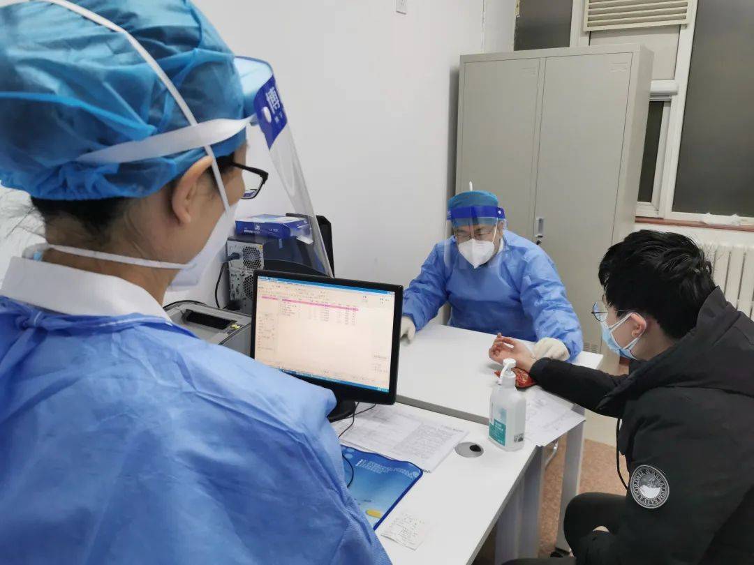 原创            新冠疫情再度来袭，三类人群需警惕，关注健康别大意！