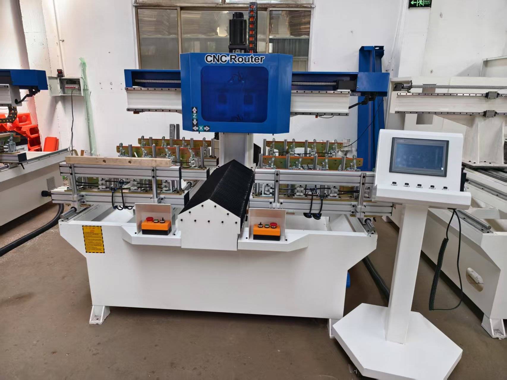 双端卧式榫槽机 木工自动打眼：规模化木工生产的效率核心