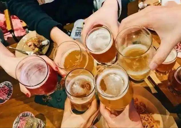 脂肪肝最该戒的不是酒！医生含泪劝告：这4种“水”或比酒更危险