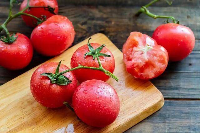 医生发现：高血压患者若每天吃番茄，不用一个月或能看到3个变化