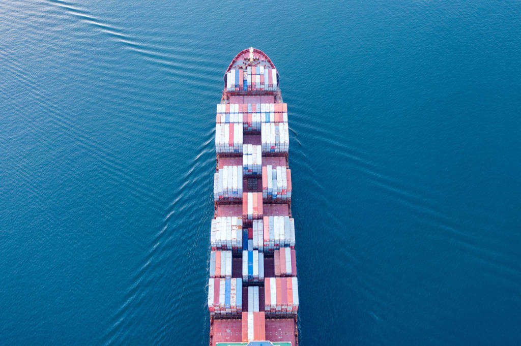 中美联合声明互降关税，航运从业者大呼“超预期”，有货代把客户电话“打爆”