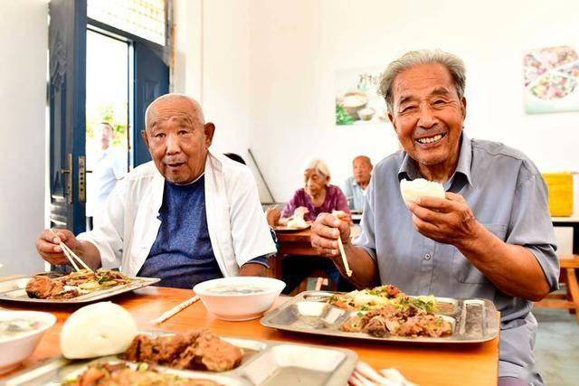 人到60岁还能吃这4种食物，活到90岁不是梦！看看你能吃几个