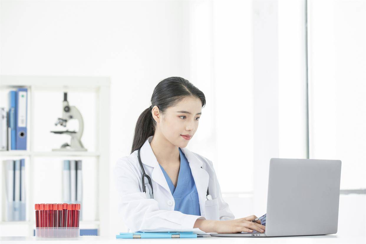 原创            男人会娶谁当老婆，从一开始就注定了，只看这三处