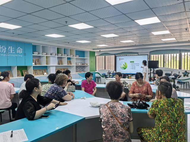 “节气话健康 巧手妙生花”中医养生科普活动