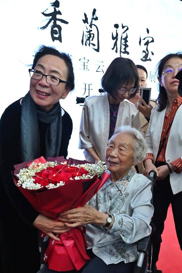 92岁画家办墨兰画展