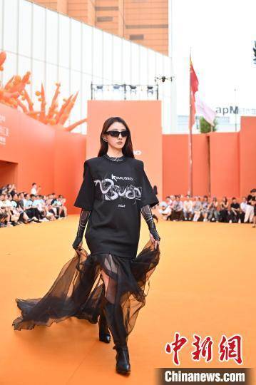 2025广州湾区时尚艺术周在广州开幕