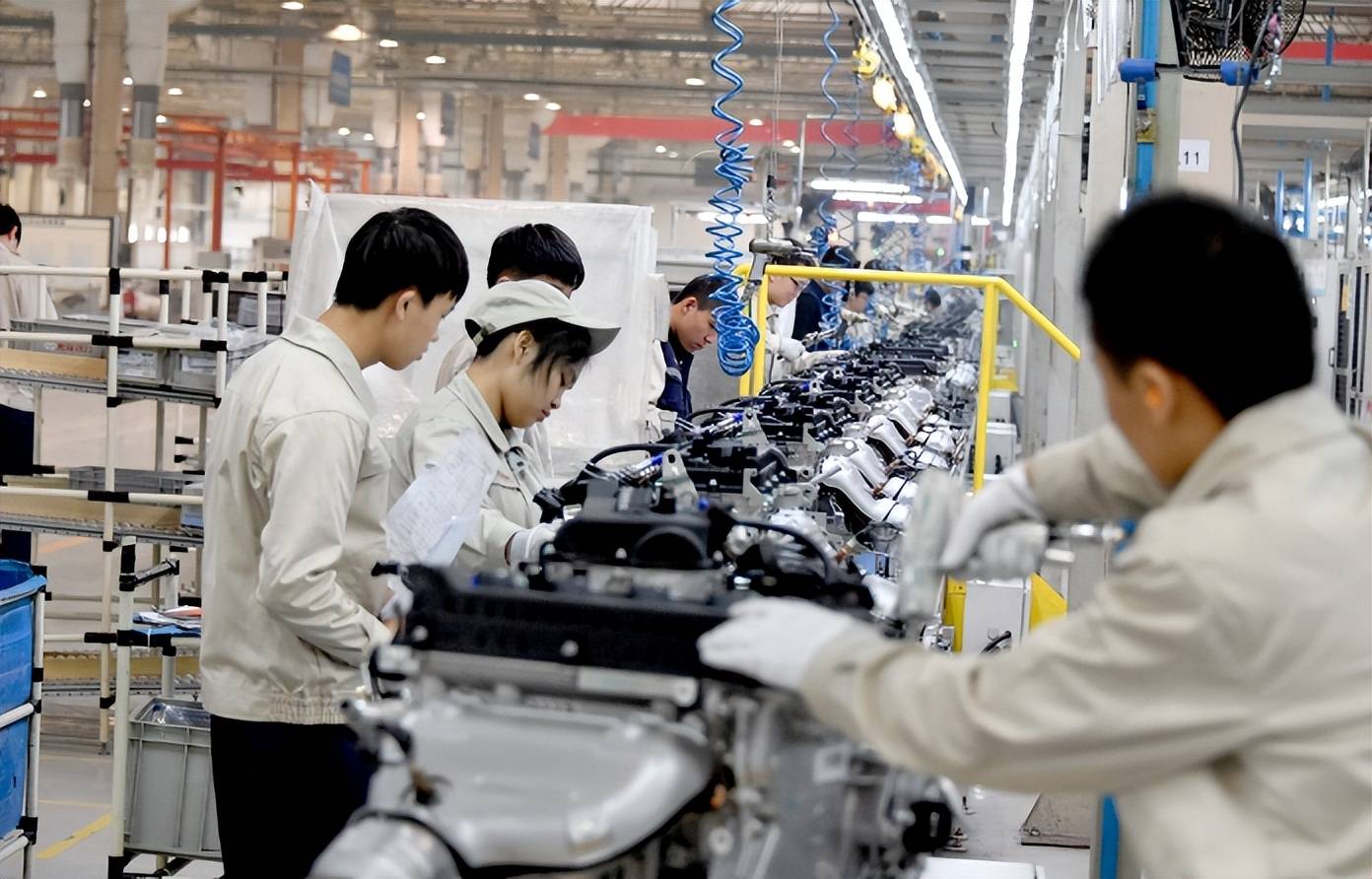 原创            越南急了！阿迪突然反水，把75%产能留在中国，为何9年都搬不走？