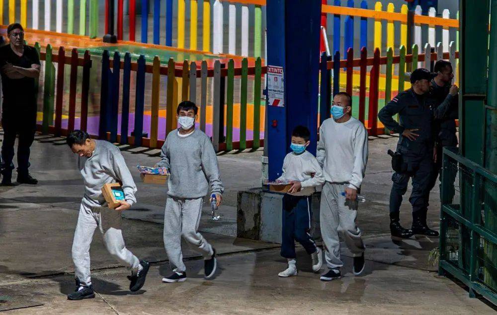 让移民上真人秀竞逐公民权？是美国种族主义基因的大爆发