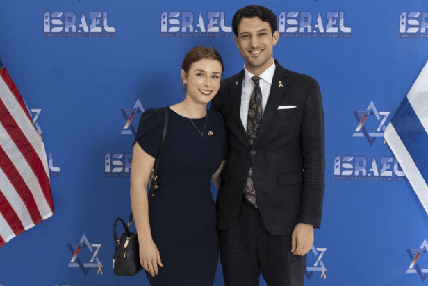 21颗子弹全打光？以色列外交官在美遇害，嫌疑人拒不认罪