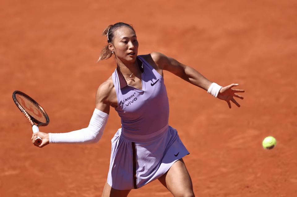 法网｜冲击八强！女单第四轮，郑钦文6月1日迎战萨姆索诺娃