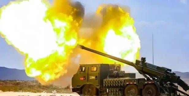 地面战斗爆发，国产VT-4坦克迎来首战：SH-15卡车炮全线碾压印军