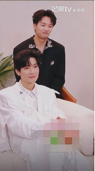 《歌手》首场揭榜之战，节目再cue王老吉广告名场面