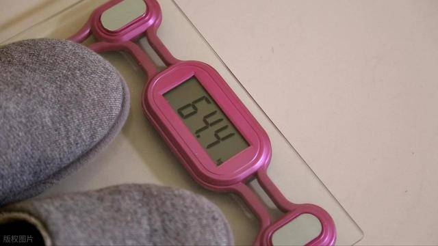 瘦了30斤才明白：减肥别瞎折腾，做到这4个“不”，体重咔咔下降