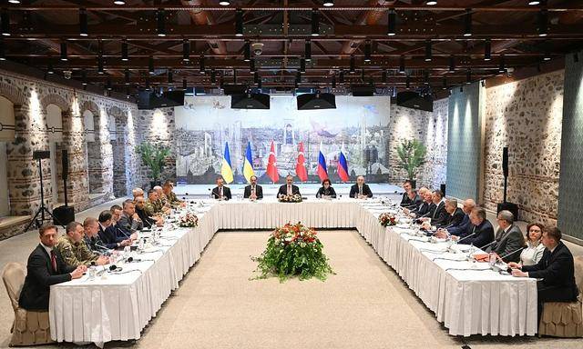 俄乌“首谈”，特朗普赢了？