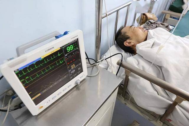 奉劝中老年人：不想突发脑梗瘫痪半生，小满后，尽早改正3个错误