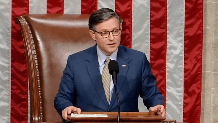 215：214！特朗普税改法案在众议院通过！黄金跳水，国际油价下跌，美股巨震，英伟达“亲儿子”股价再创新高