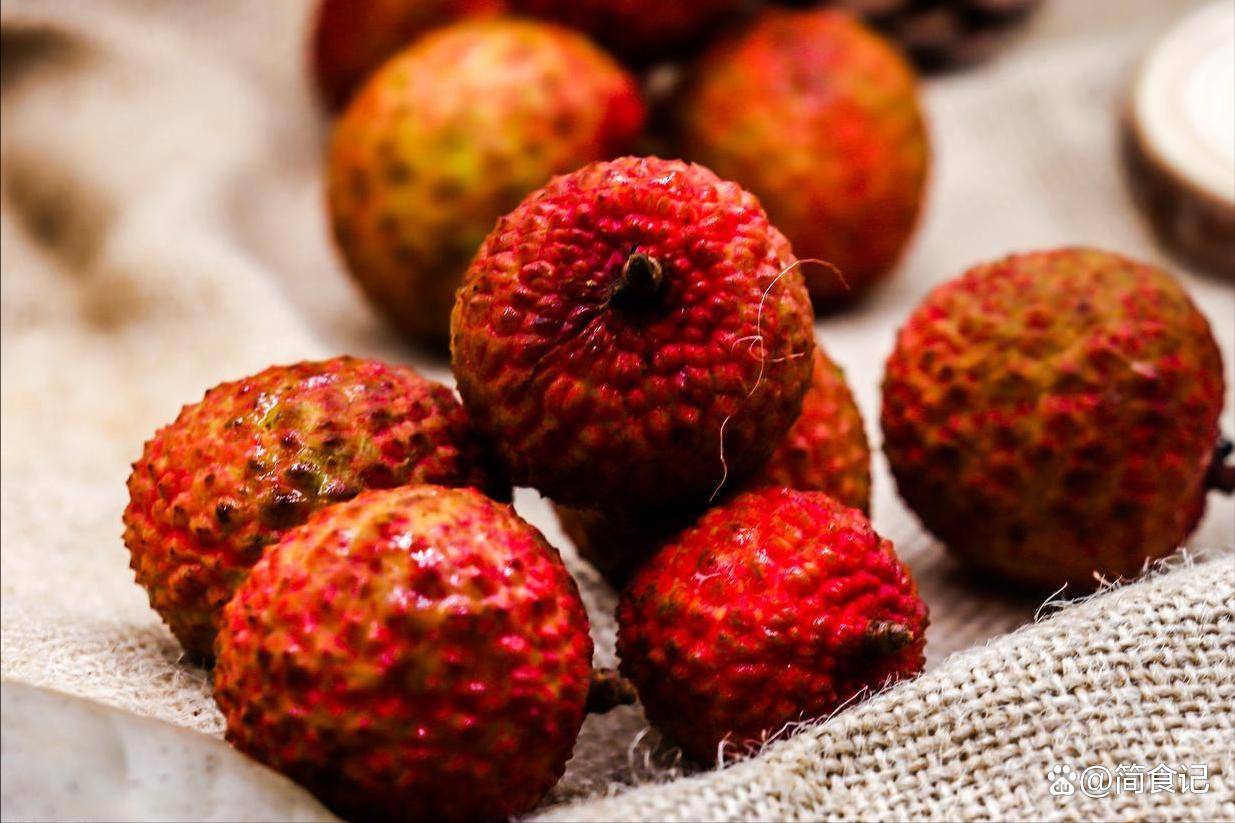 原创            5月，荔枝大量上市，医生提醒：这4类人尽量少吃，健康问题要重视