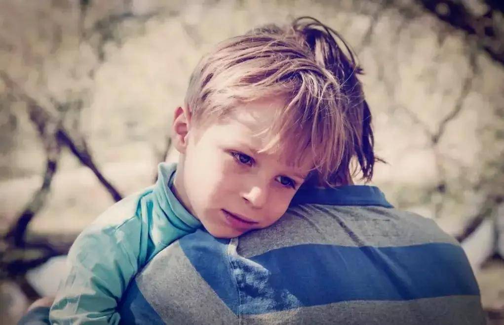 原创            你处理孩子情绪的方式，决定了他长大后的性格，别不信