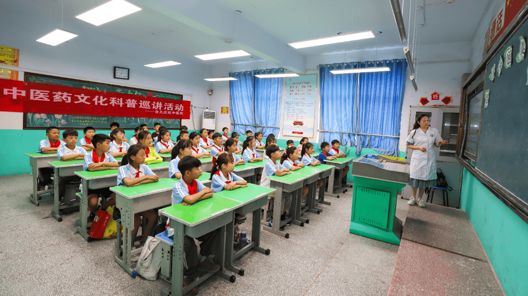 小满时节话养生 中医专家带小学生解锁“脊柱健康密码”