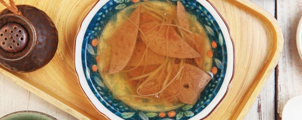 “猪肝三鲜汤如何制作？简单步骤教你做出美味佳肴”