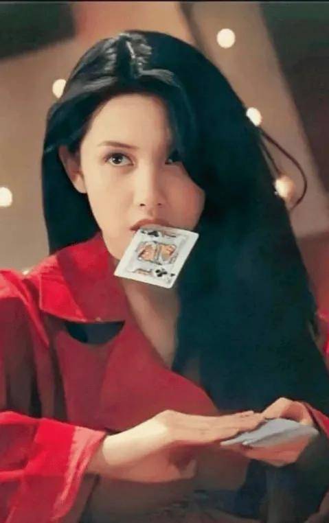 原创            “人间尤物”邱淑贞旧图太妩媚！魔鬼身材性感火辣