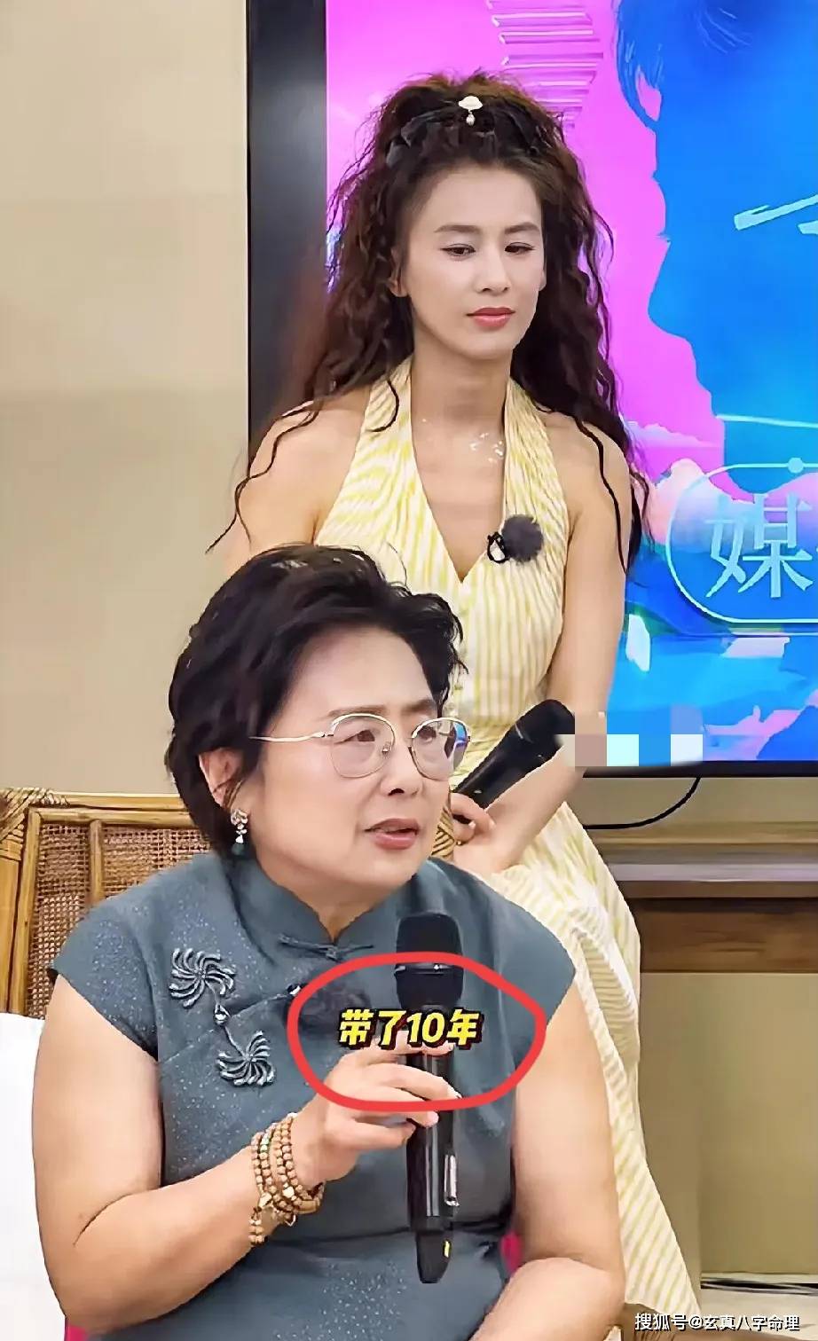 原创            黄圣依妈妈最新采访直接掀了杨子家的老底，那个抢着喂安迪吃饭的"神仙奶奶"，压根没带过几天孙子